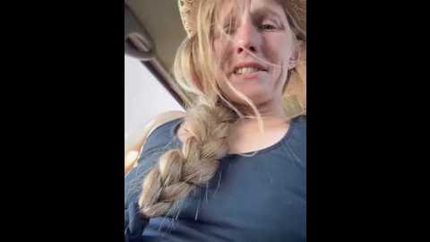 Media: goldenflamegoddess Stripchat 2025-08-11 01:59:00
