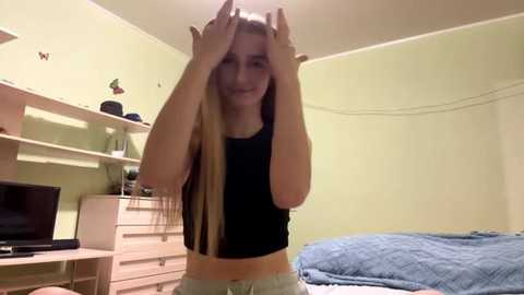 Media: sweetjinny88 Stripchat 2025-08-12 18:30:00