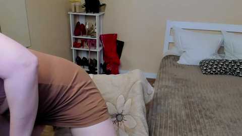 Media: foxysophia Stripchat 2025-08-13 07:00:00