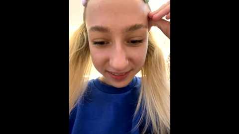Media: lia__love Stripchat 2025-08-13 12:24:00