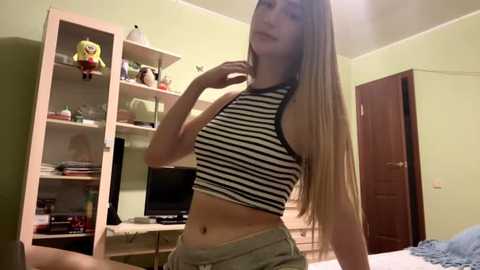 Media: sweetjinny88 Stripchat 2025-08-13 17:59:00