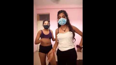 Media: hot_komall Stripchat 2025-08-14 07:06:00
