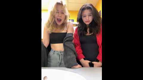 cum_girlss @ stripchat on 20250815