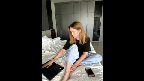 nura_n_sarah @ stripchat on 20250816