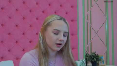 Media: sky_cutie Stripchat 2025-08-17 06:32:00