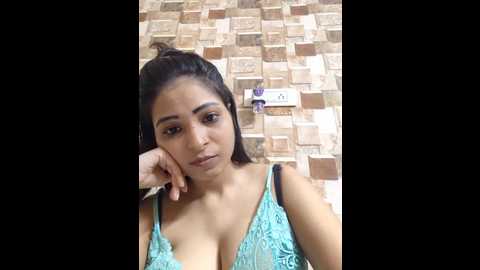 Media: queen_aditi Stripchat 2025-08-19 16:29:00
