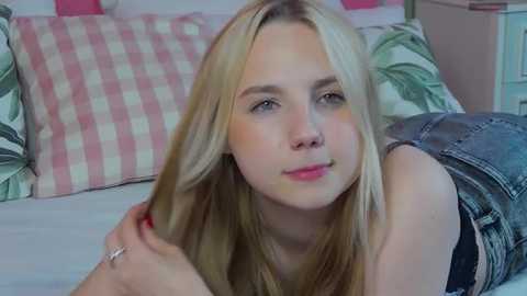 Media: sky_cutie Stripchat 2025-08-19 13:24:00