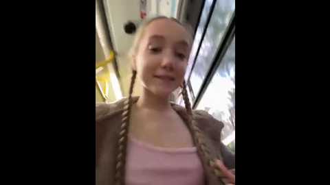 Media: bambi_lu Stripchat 2025-08-20 17:31:00
