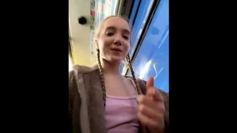 Media: bambi_lu Stripchat 2025-08-20 18:07:00