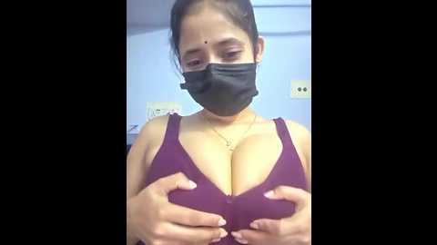 Media: hot_honey77 Stripchat 2025-08-20 04:12:00