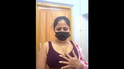 Media: hot_honey77 Stripchat 2025-08-20 04:54:00