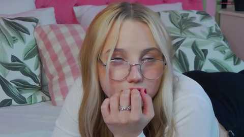 Media: sky_cutie Stripchat 2025-08-20 06:20:00