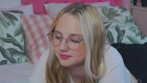 Media: sky_cutie Stripchat 2025-08-20 06:28:00