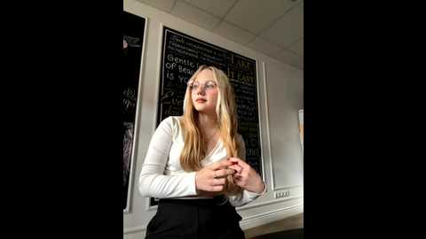 Media: sky_cutie Stripchat 2025-08-20 09:16:00