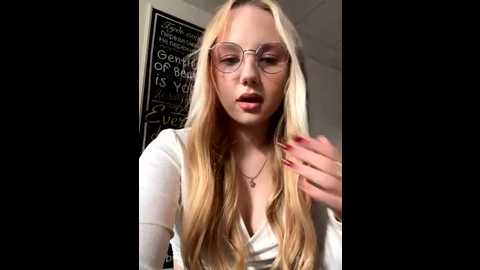Media: sky_cutie Stripchat 2025-08-20 09:40:00