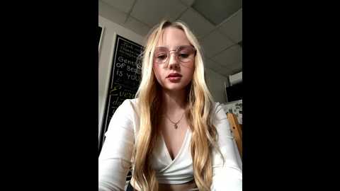 Media: sky_cutie Stripchat 2025-08-20 09:48:00