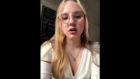 Media: sky_cutie Stripchat 2025-08-20 10:02:00