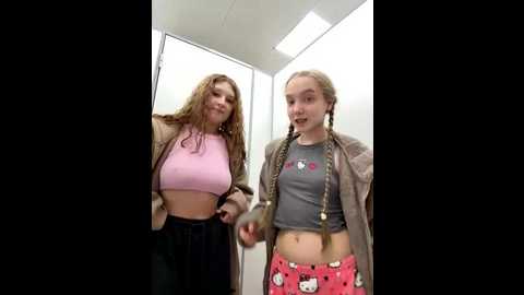Media: bambi_lu Stripchat 2025-08-21 21:01:00