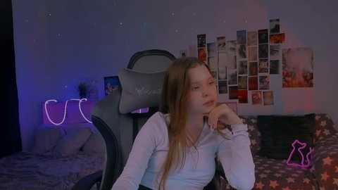 Media: tinysroses Stripchat 2025-08-23 02:42:00
