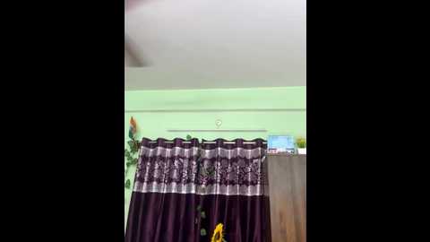 Media: v_hot_sweit Stripchat 2025-08-23 12:31:00