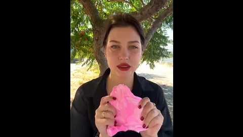 Media: kikiwatson Stripchat 2025-08-25 07:32:00