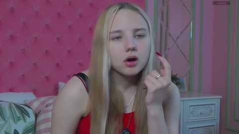 Media: sky_cutie Stripchat 2025-08-25 04:34:00