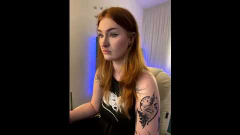 Media: _chlo__e Stripchat 2025-08-30 12:08:00