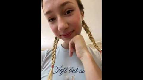 Media: lia__love Stripchat 2025-09-02 14:06:00