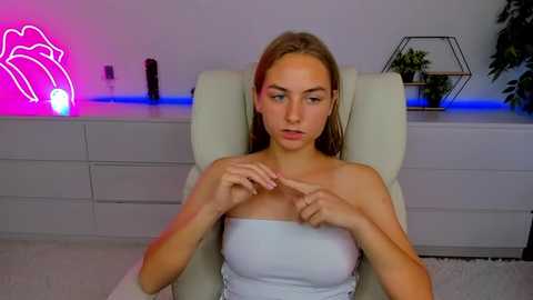 Media: milaaddams Stripchat 2025-09-04 13:05:00