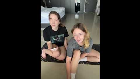nura_n_sarah
