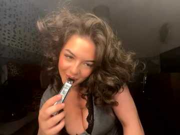 Media: xfrancesca_bellax Stripchat 2025-09-07 20:25:00