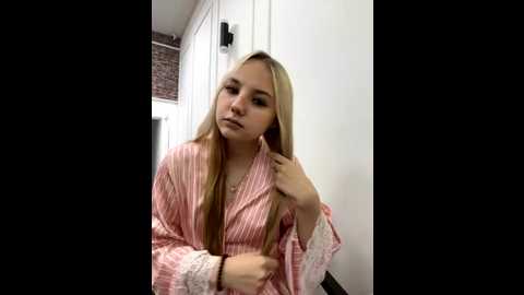 Media: sky_cutie Stripchat 2025-09-09 04:52:00