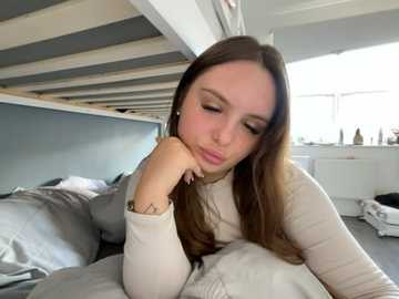 Media: teasing_teen Stripchat 2025-09-09 16:54:00