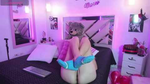Media: karly_moon Stripchat 2025-09-10 08:41:00