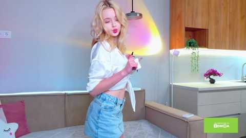 Media: starrshinee Stripchat 2025-09-14 03:10:00