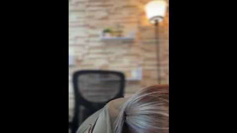 _abril_office1