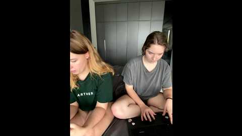 nura_n_sarah