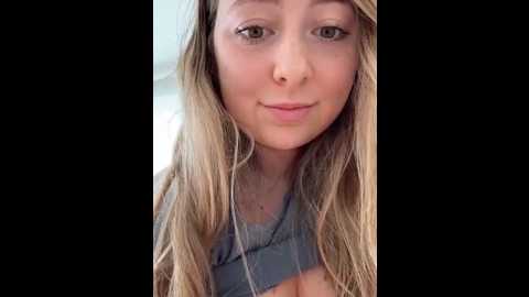 Media: curvyflawless Stripchat 2025-09-18 09:42:00