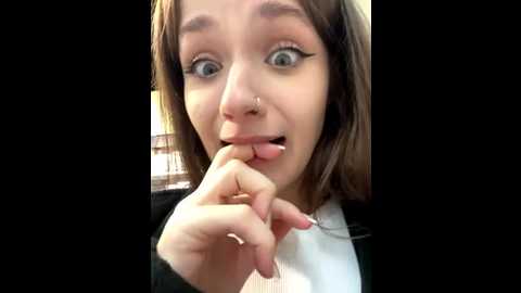 Media: kittyqueeny Stripchat 2025-09-21 15:24:00