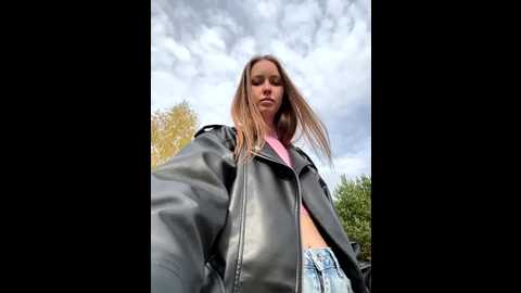 Media: ellirose Stripchat 2025-09-23 08:05:00