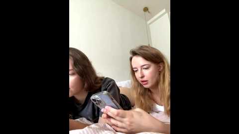 nura_n_sarah