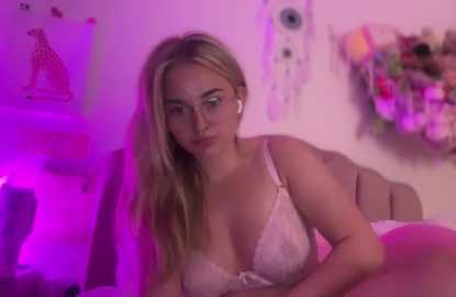 Media: pinkie_piexx Stripchat 2025-09-27 17:48:00