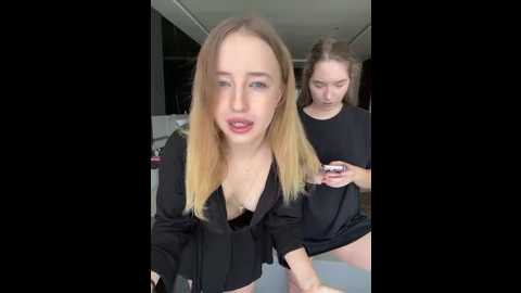 nura_n_sarah