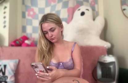 Media: pinkie_piexx Stripchat 2025-09-28 15:52:00