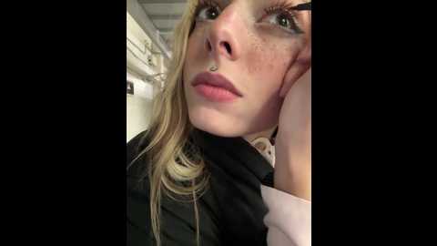 Media: loraadoll Stripchat 2025-10-02 19:30:00