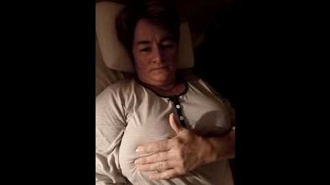 Media: milf_love_fist99 Stripchat 2025-10-03 01:48:00