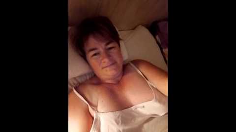 Media: milf_love_fist99 Stripchat 2025-10-04 03:12:00