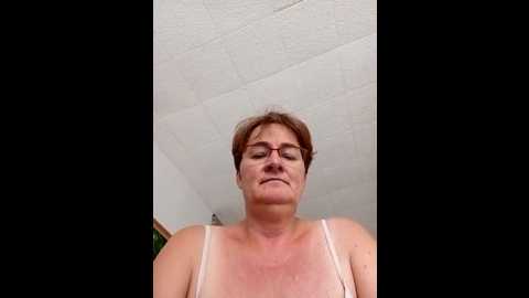 Media: milf_love_fist99 Stripchat 2025-10-04 09:53:00