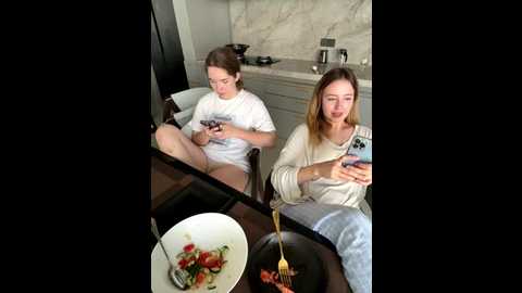 nura_n_sarah