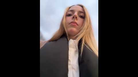 Media: loraadoll Stripchat 2025-10-06 15:32:00